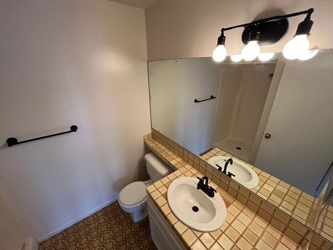Building Photo - 408 N Center Ct
