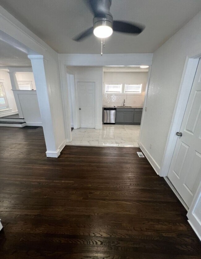 Building Photo - Spacious 5 Bed, 2.5 Bath in the heart of K...