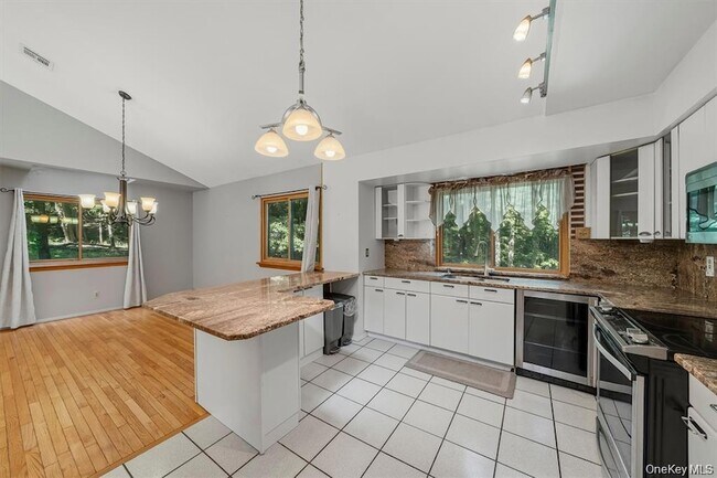 Building Photo - 383 NY-32