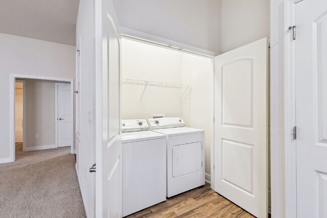 Building Photo - 458 Macon Dr