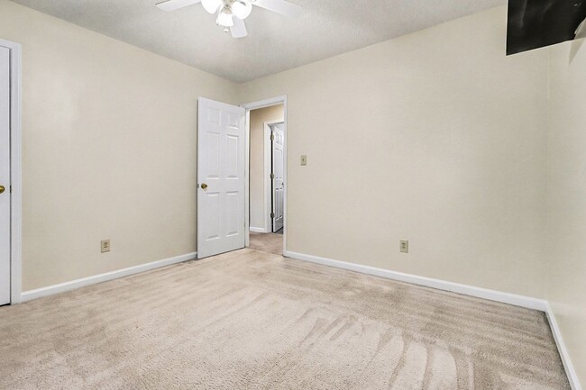 Building Photo - 3BR/2BA on Full Basement in Jonesboro