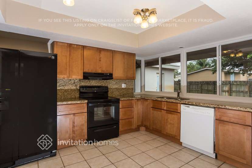Building Photo - 9020 SW 55th Ct