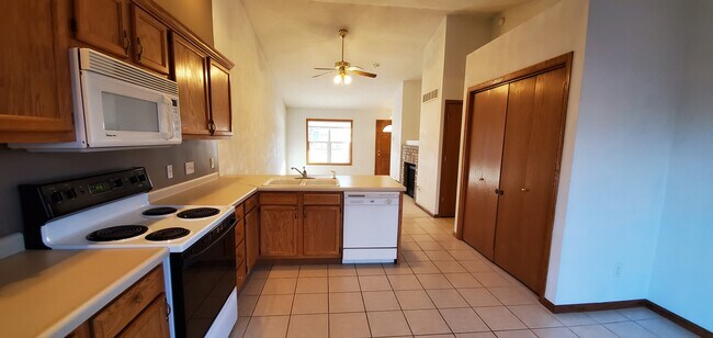 Building Photo - 1304 Glencoe Ln