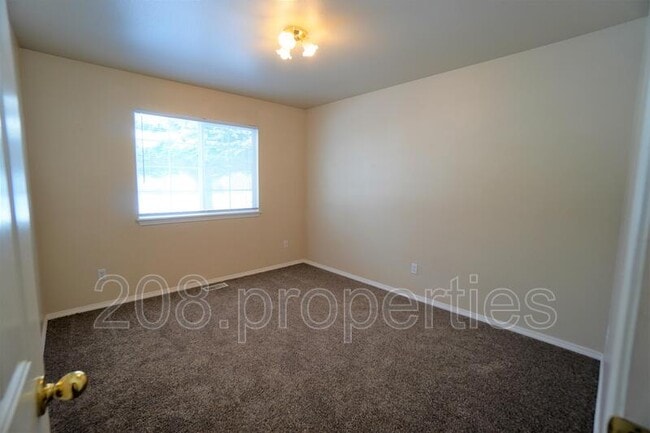 Building Photo - 452 S Jolinda Ave