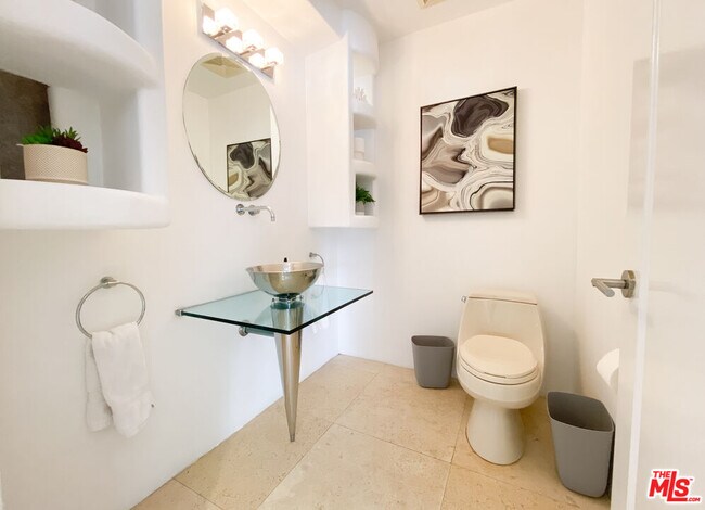 Building Photo - 27112 Malibu Cove Colony Dr