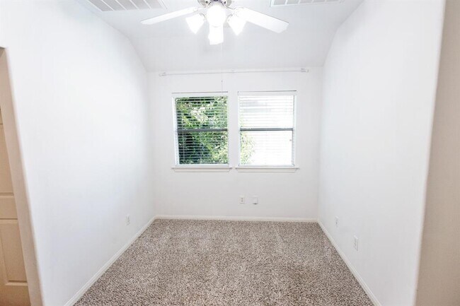 Building Photo - 23 S Burberry Park Cir