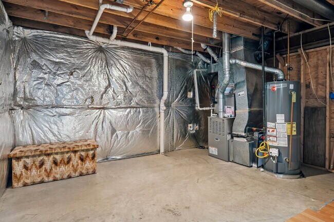 Building Photo - Beautifully updated and spacious 5-bedroom, 3.5-bath home for rent in the heart of Woodbridge