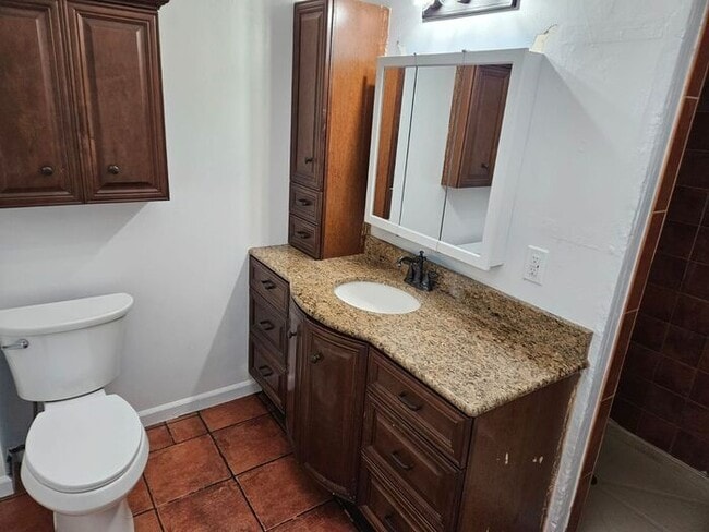 Building Photo - For Rent 2 Bed 1 bath, Plus basement, Duplex Home for rent