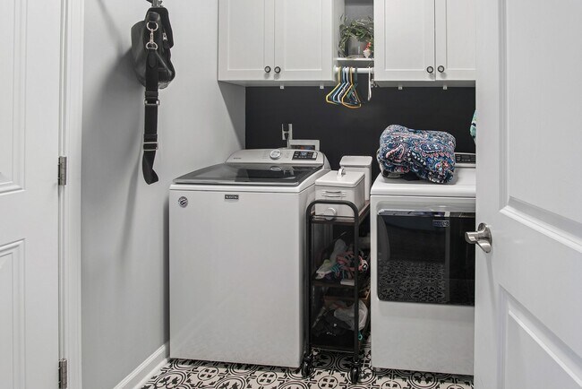 Building Photo - Glenmoor 3BR/2BA – Minutes from Downtown C...