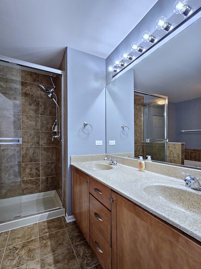 Building Photo - 464 Lancaster Dr