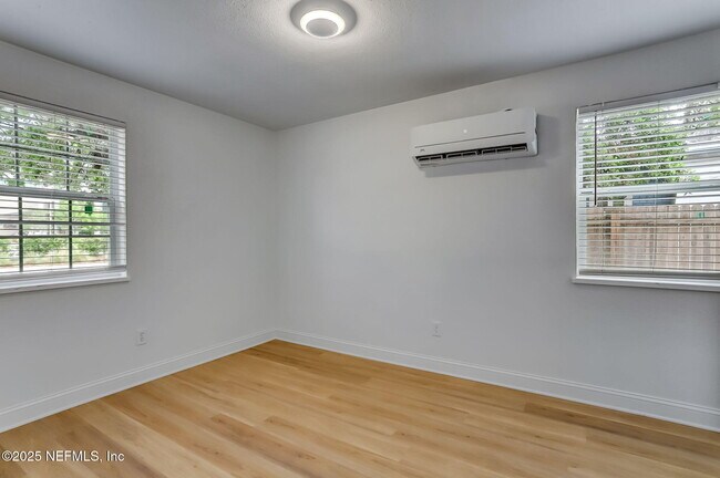 Building Photo - 1411 Palm Ave