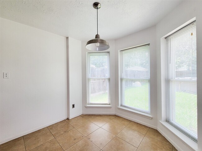 Building Photo - 16807 Sussex Dr