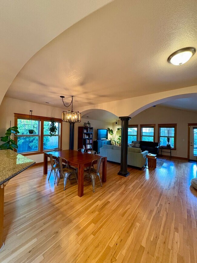 Building Photo - Spacious Luxury Home with Hardwood Floors & Outdoor Living