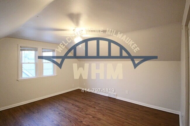 Building Photo - 221 W Ring St