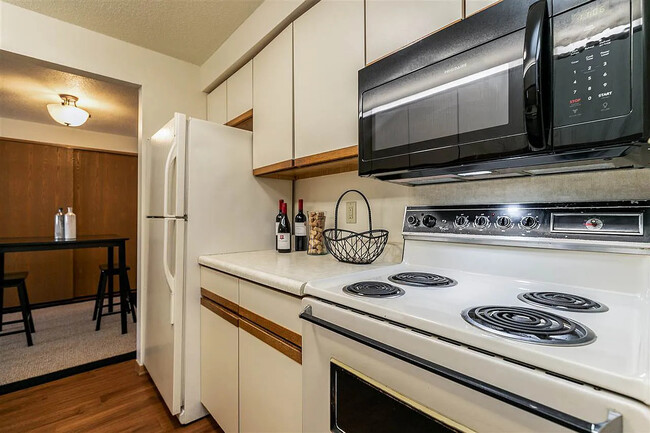 Kitchen with new microwave - 808 Benton Dr