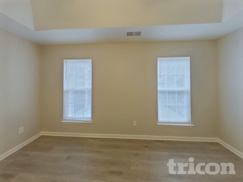 Building Photo - 5136 Sunburst Ln
