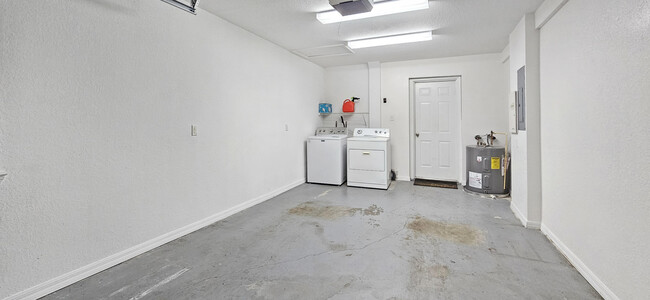 Building Photo - 1819 E Royal Tern Ln