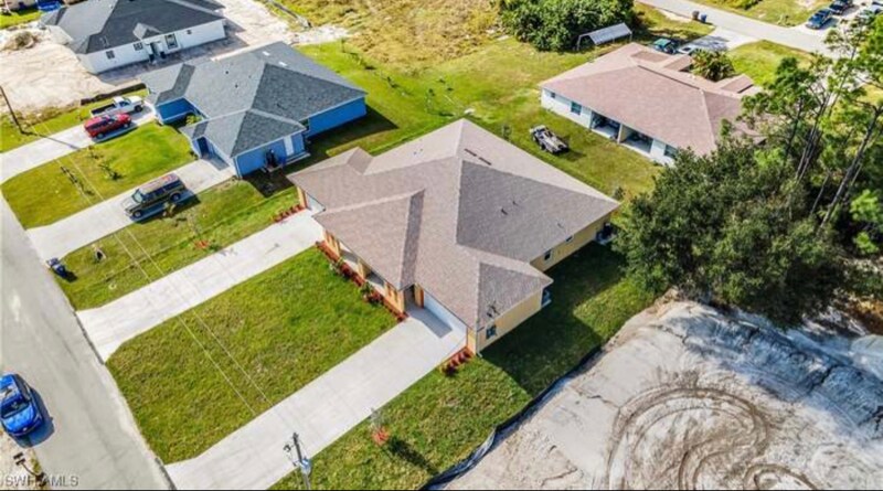 Building Photo - 2118 Zaharihas Dr