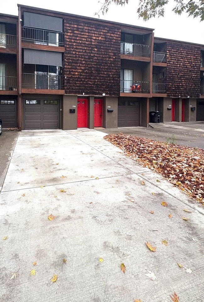 Building Photo - 2 bedroom 2 bath condo