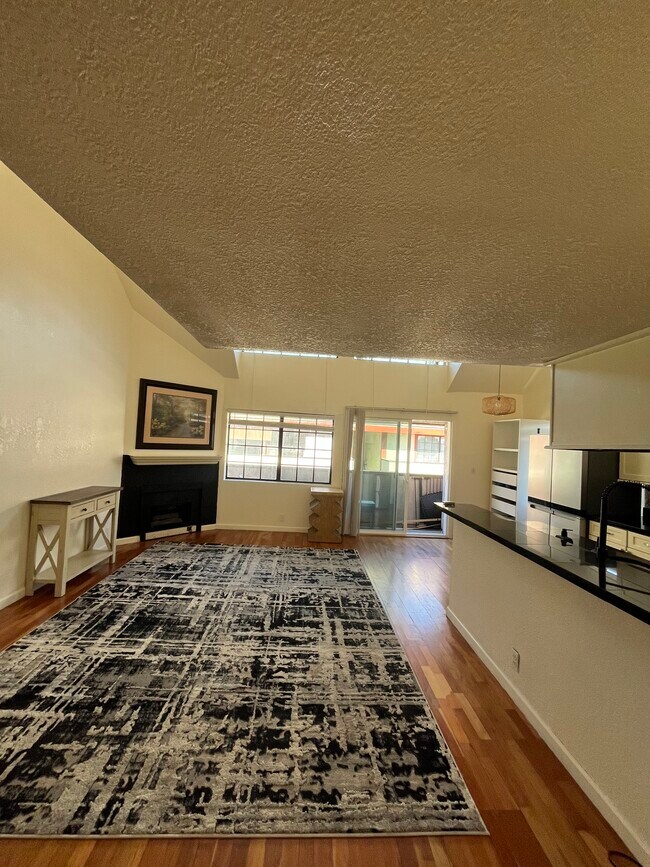 Building Photo - 15946 Vanowen St