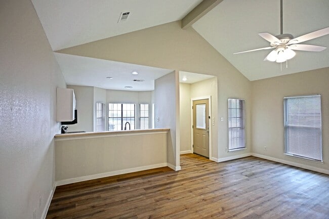 Building Photo - 772 Vista Pkwy