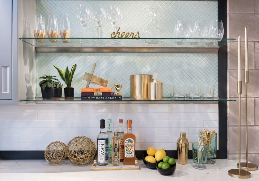 Building Photo - 527 St Joseph St