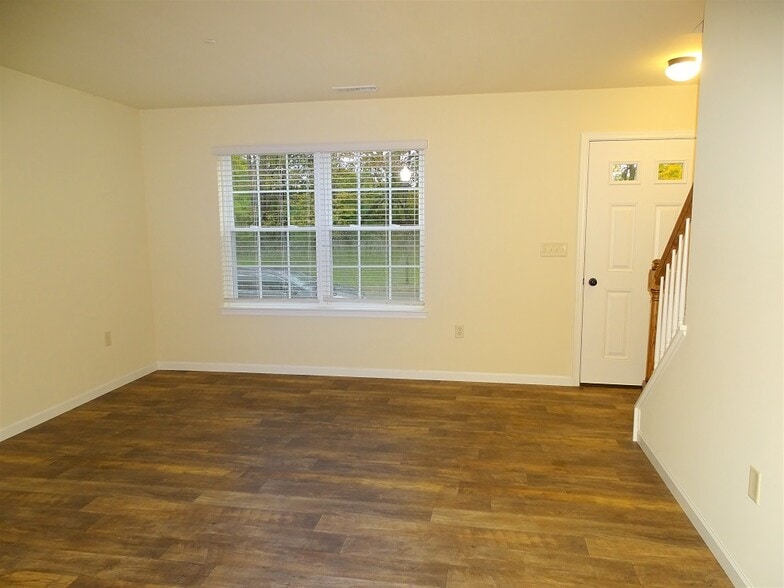 Building Photo - 818 Byler Cir