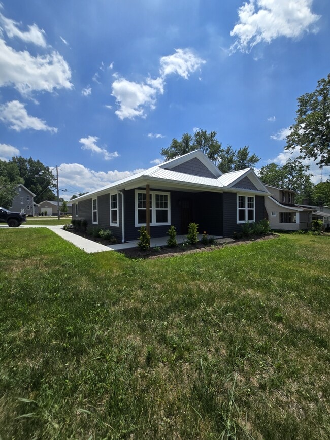 Building Photo - 6446 Navarre Rd SW