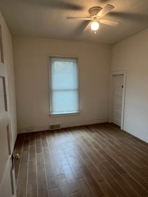 Building Photo - 142 Gallup St