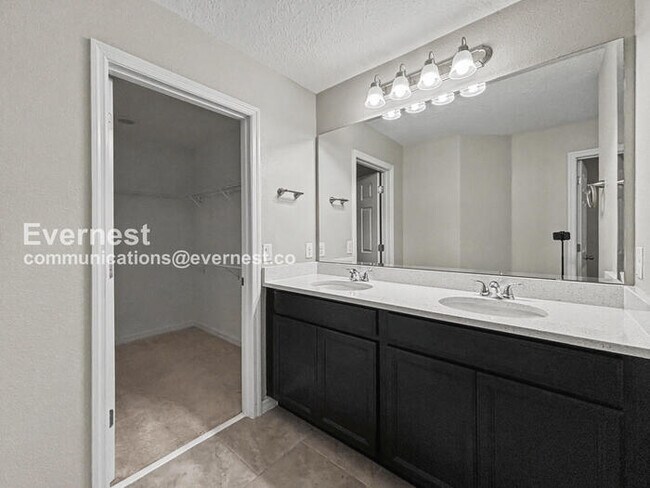 Building Photo - 5587 Sabal Dr