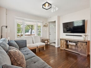 Building Photo - 718 Walnut St.