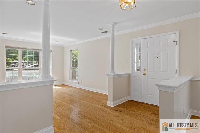 Building Photo - 305 Harvest Ln