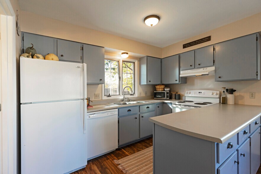 Building Photo - 1847 W Sussex Ave