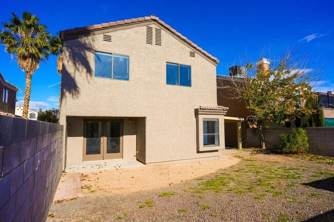 Building Photo - Stunning 3 Bed / 2.5 Bath Home w/ Loft, Two-Story Atrium & Remodeled Kitchen