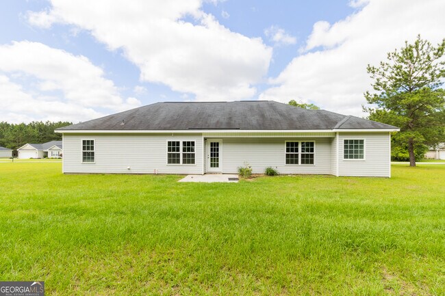 Building Photo - 210 Stillwater Dr