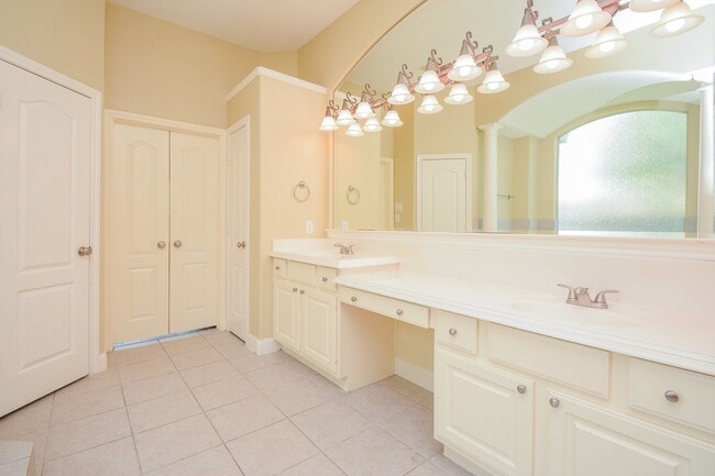 Building Photo - 11812 Sea Shadow Bend