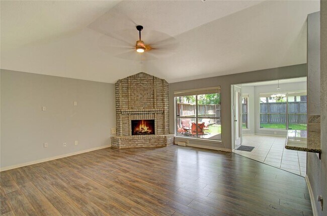 Building Photo - 16322 Chimneystone Dr