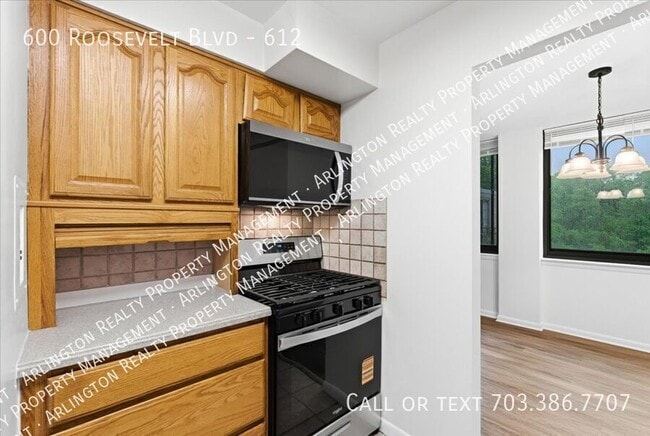 Building Photo - 600 Roosevelt Blvd
