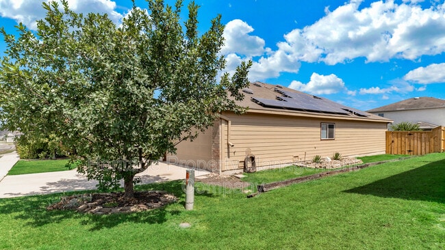 Building Photo - 233 Willow Crest