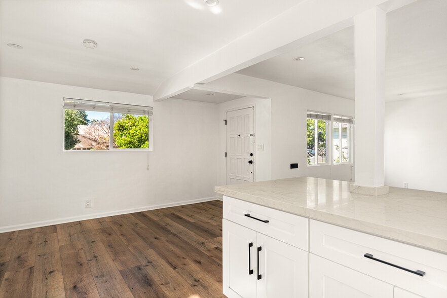 Building Photo - 5840 Allott Ave