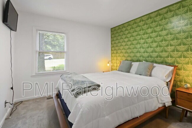 Building Photo - 5017 Gatewood Dr