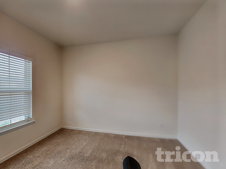 Building Photo - 2401 Lalun Lane