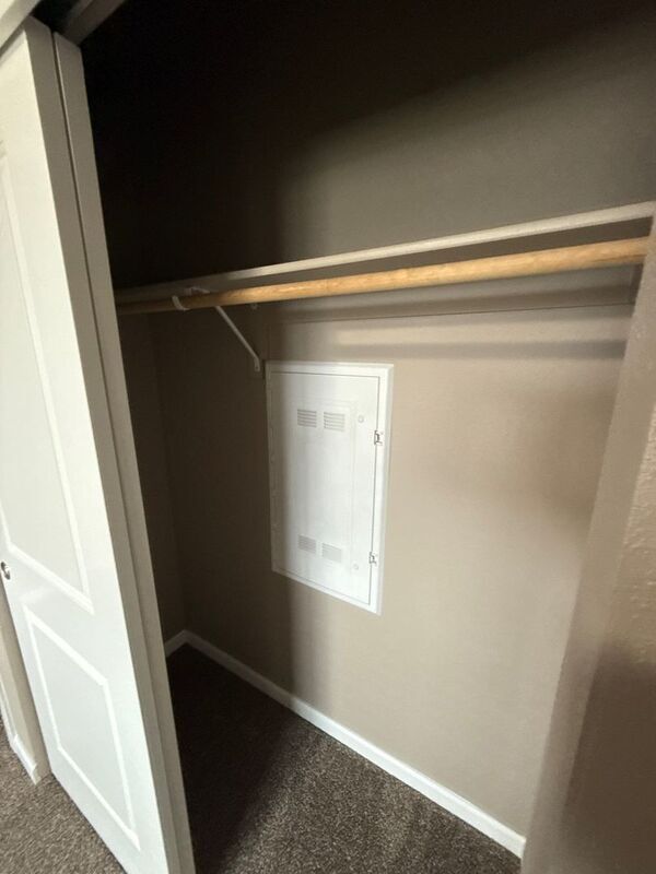 Building Photo - 4261 Hawthorne Ave NE