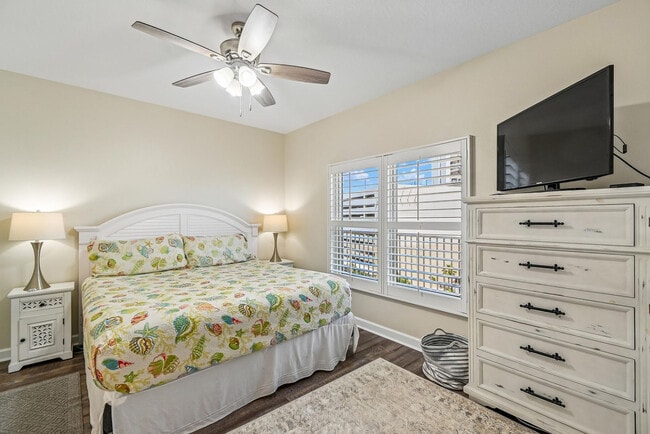 Building Photo - 9896 S Thomas Dr