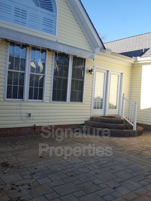 Building Photo - 6501 Southshore Dr
