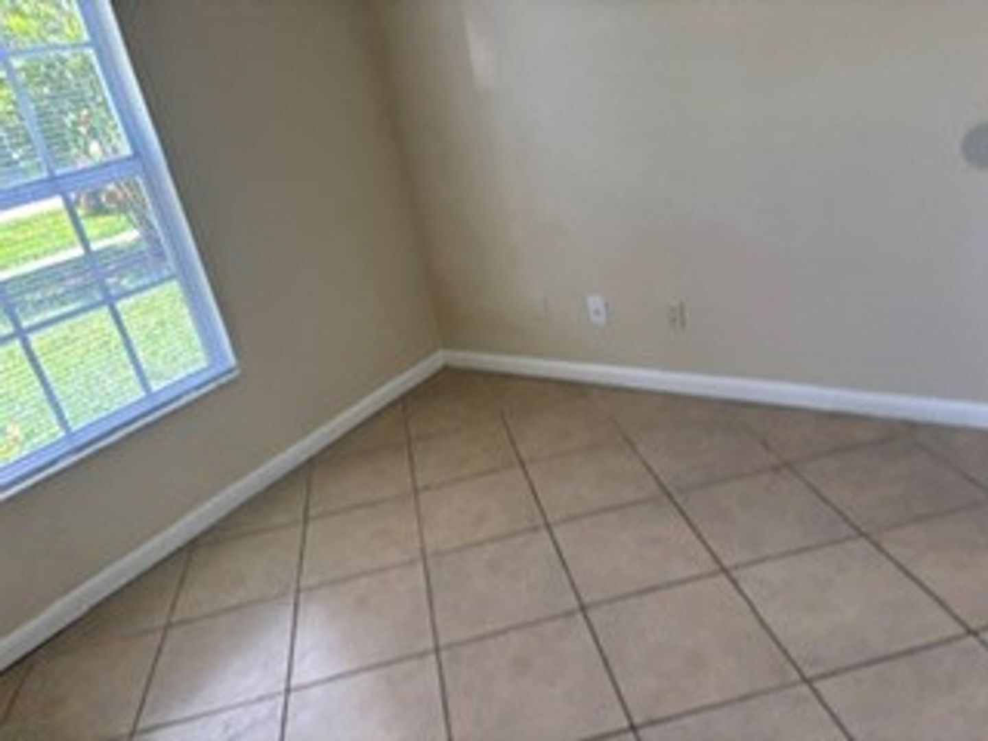Building Photo - Freshly painted interior coming soon ! 3 bedroom 2 bathroom single family home