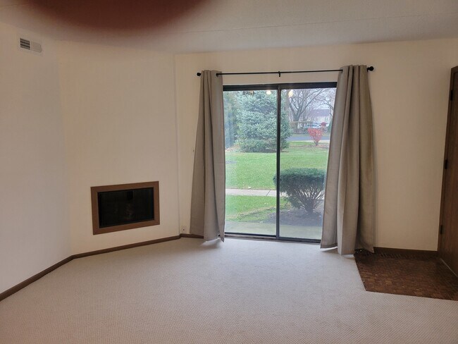 Building Photo - 1721 S Washington St