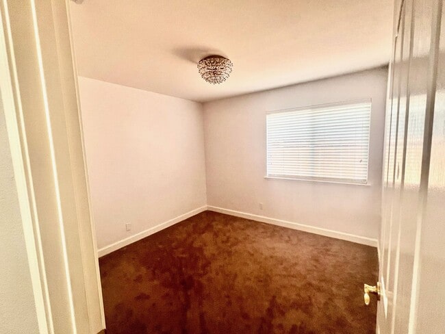 Building Photo - 649 Garden Park Dr