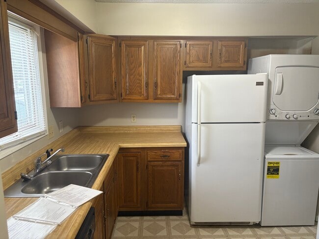 Building Photo - 3516 Kendale Dr