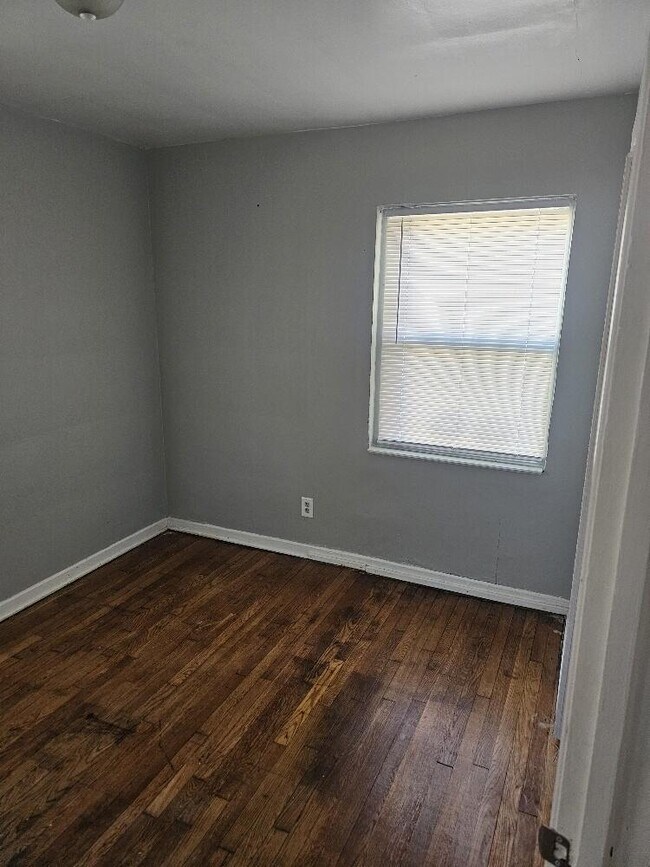 Building Photo - 5772 Guilford St